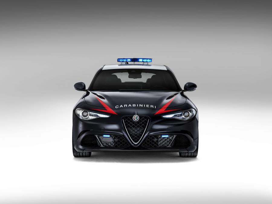  Alfa Romeo Giulia Quadrifoglio Carabinieri (952) 2016 года  (фото 9 из 14)